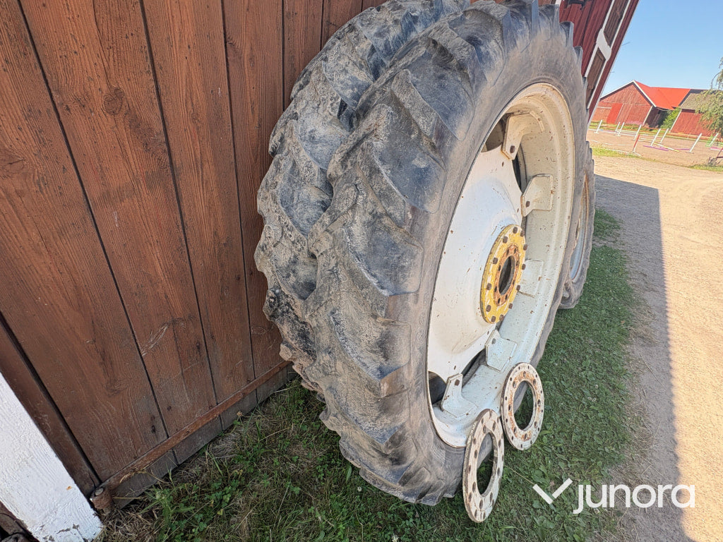 John Deere 6330