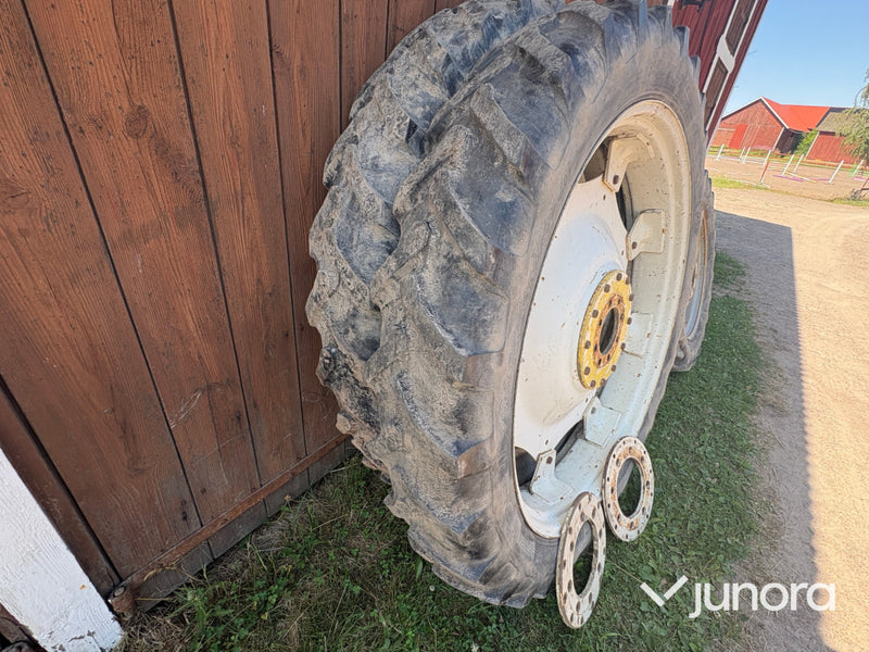 John Deere 6330