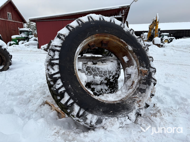 Traktordäck - Nokia 14.9-24 & 18.4-38
