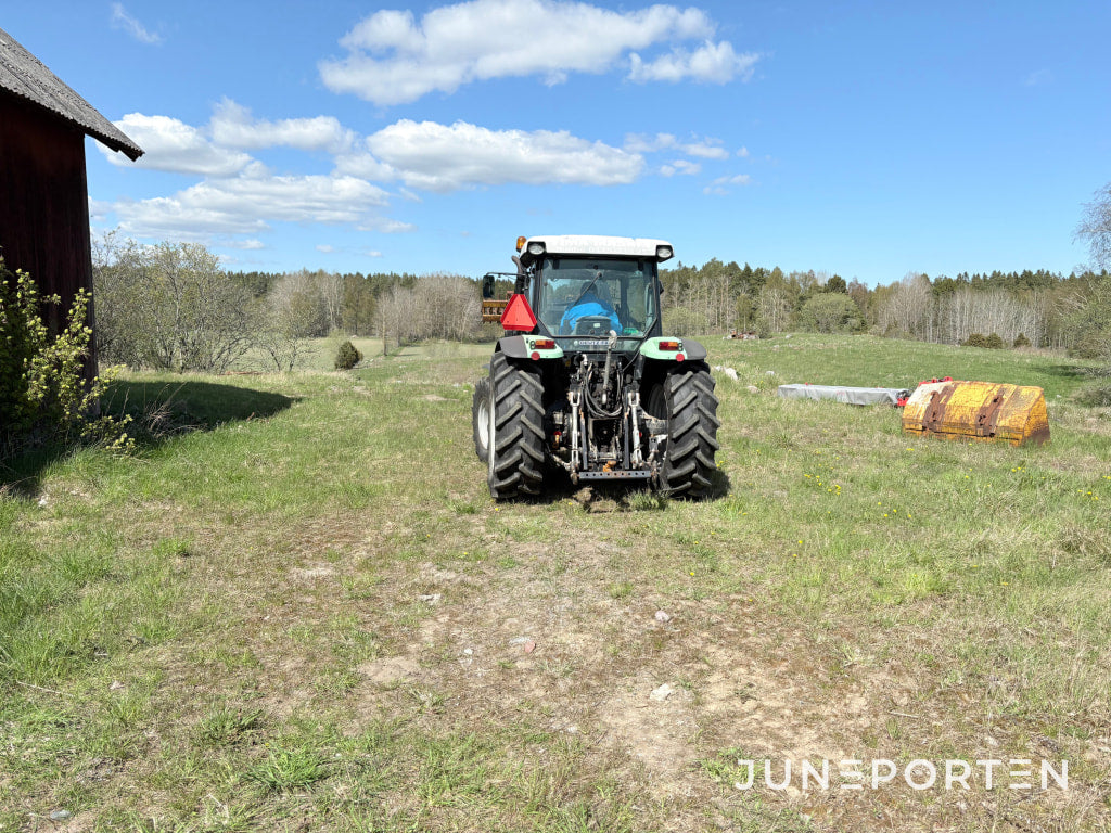 Traktor Deutz Fahr Agrofarm 430TTV med frontlastare
