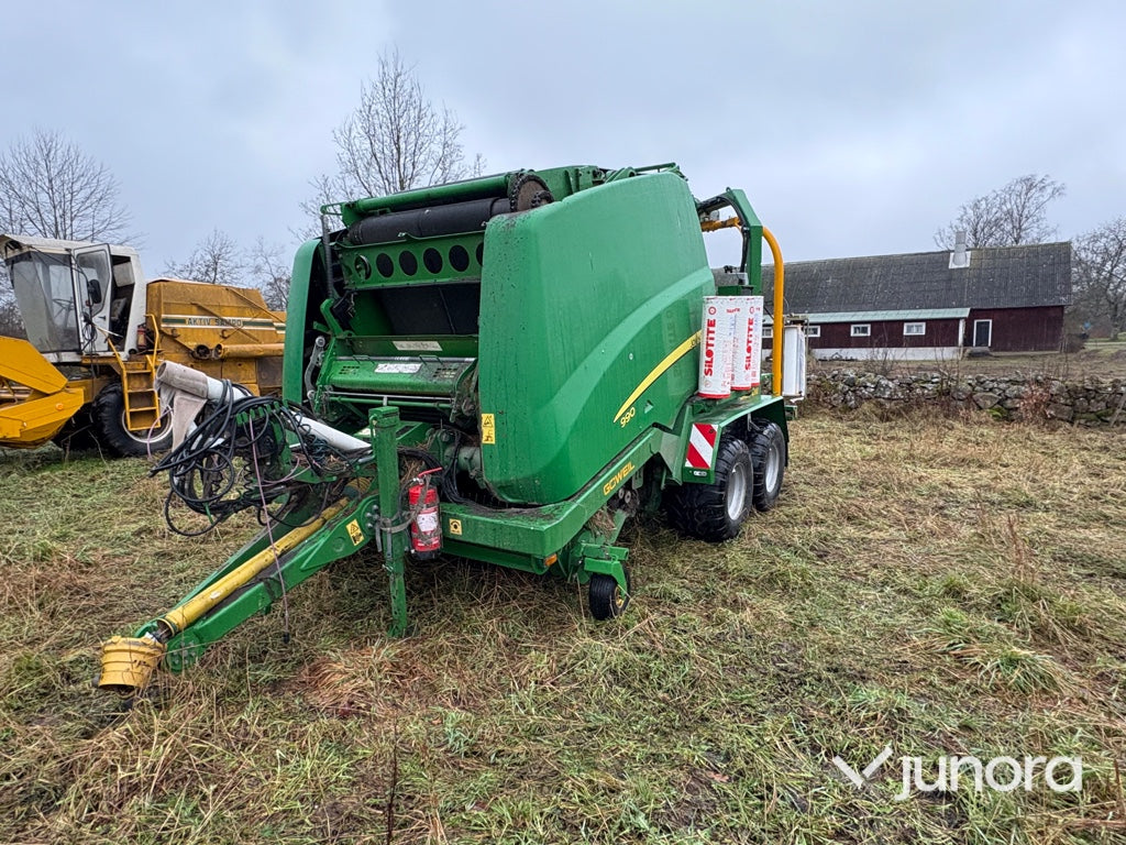 Rundbalspress + Inplastare - John Deere, Goweil G-990