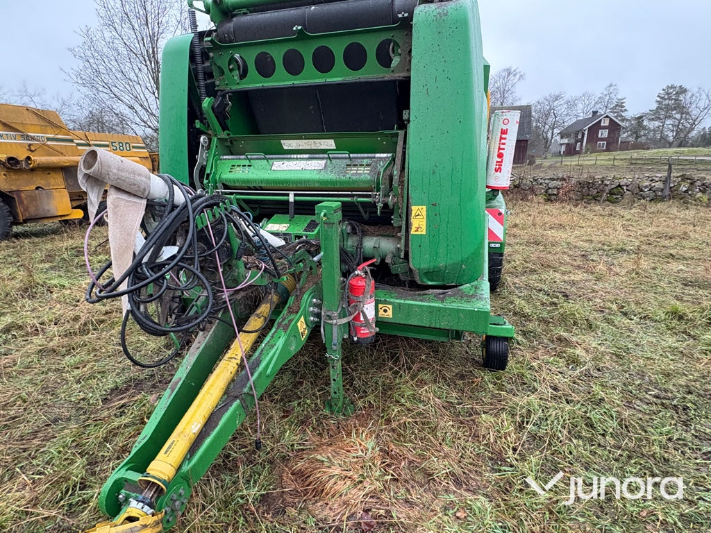 Rundbalspress + Inplastare - John Deere, Goweil G-990