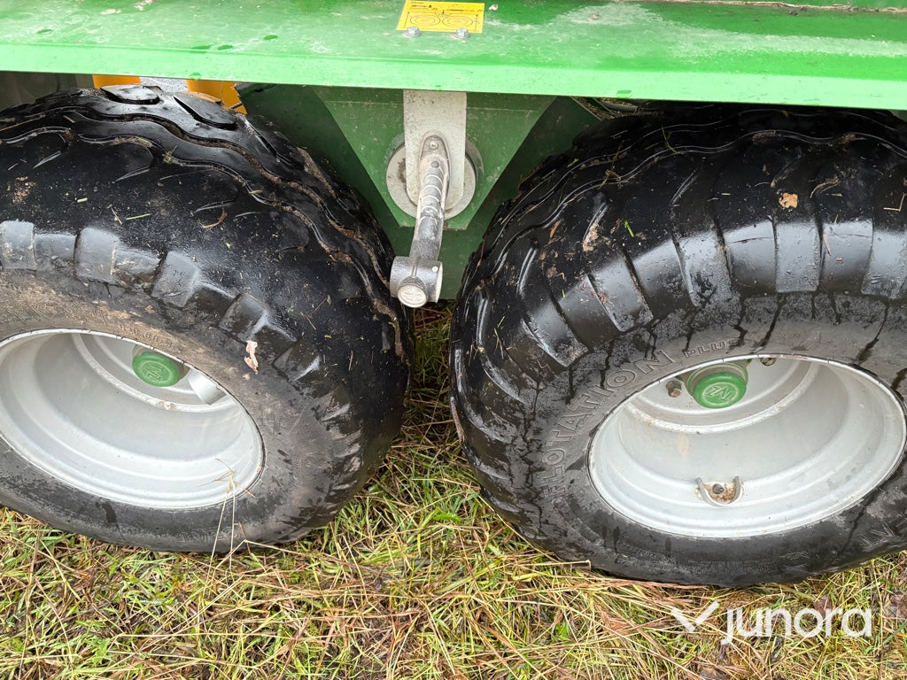 Rundbalspress + Inplastare - John Deere, Goweil G-990