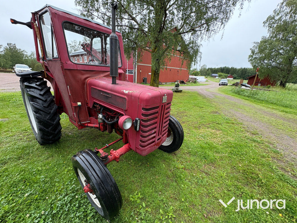 Traktor - International Harvester, B-275