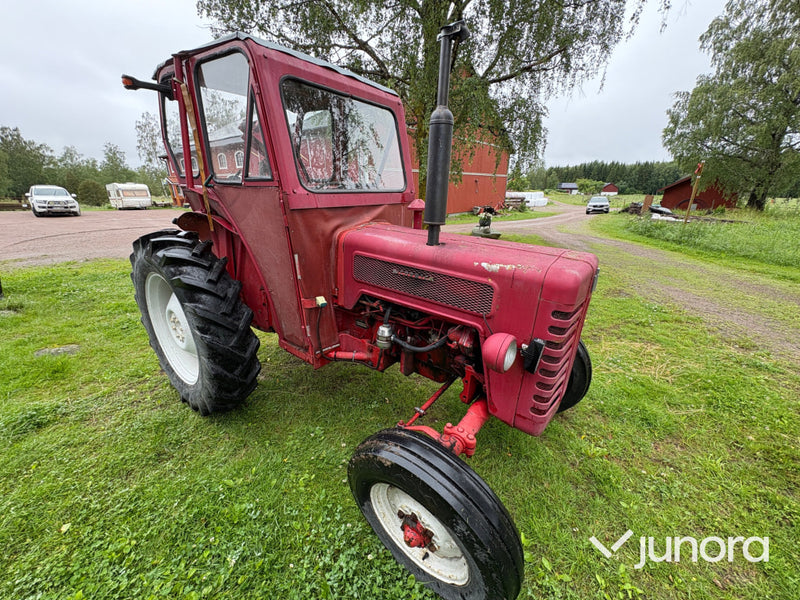 Traktor - International Harvester, B-275