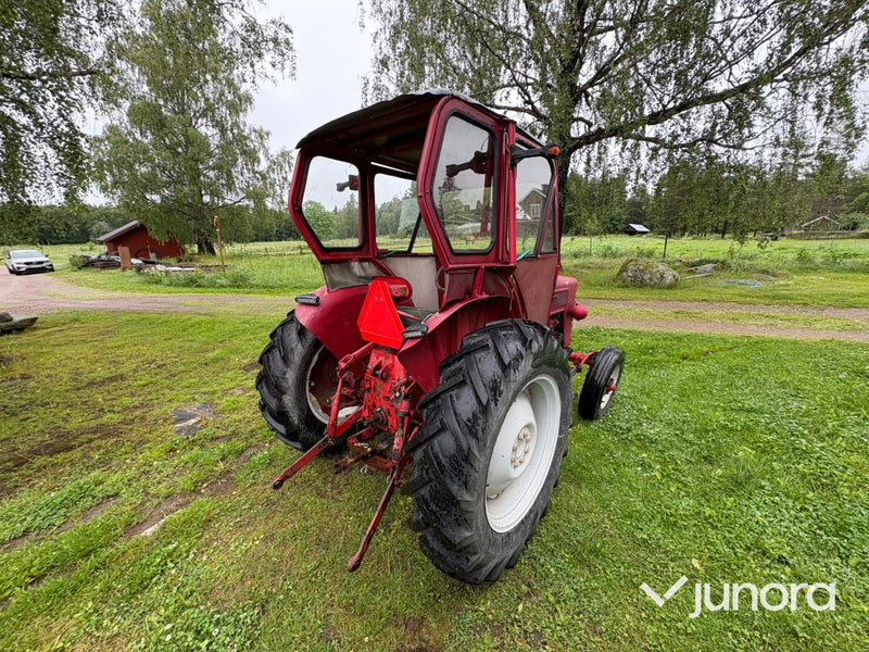 Traktor - International Harvester, B-275