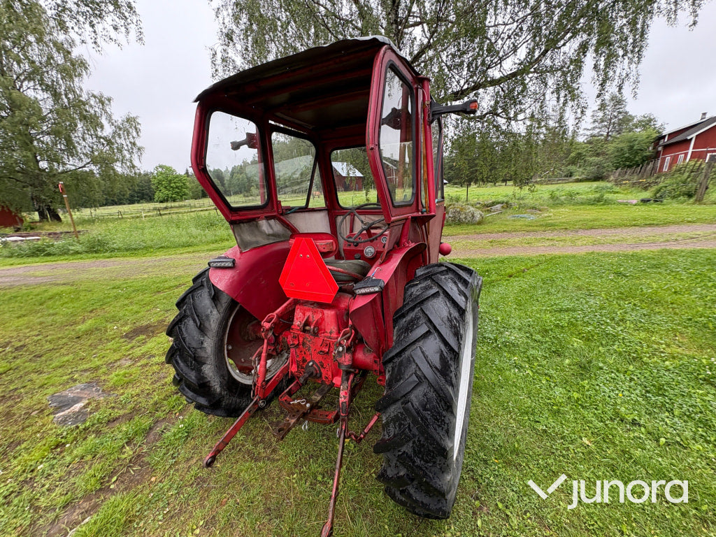Traktor - International Harvester, B-275