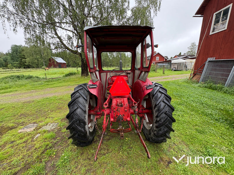 Traktor - International Harvester, B-275