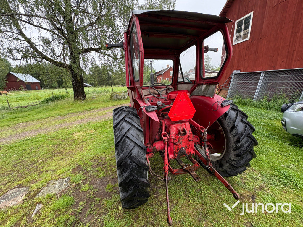 Traktor - International Harvester, B-275