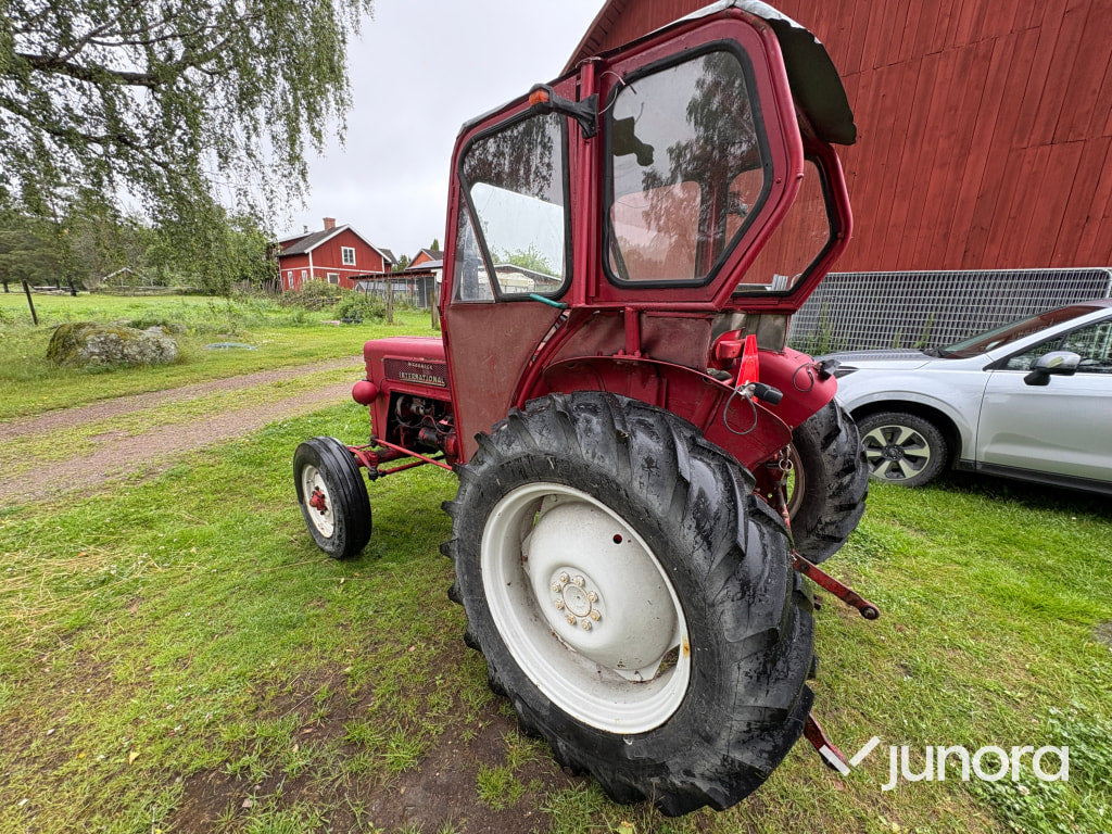 Traktor - International Harvester, B-275