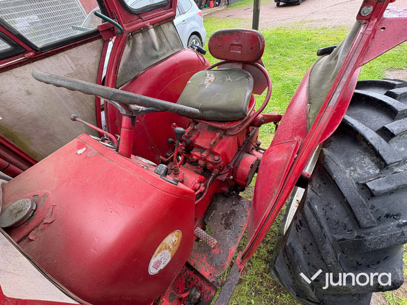 Traktor - International Harvester, B-275