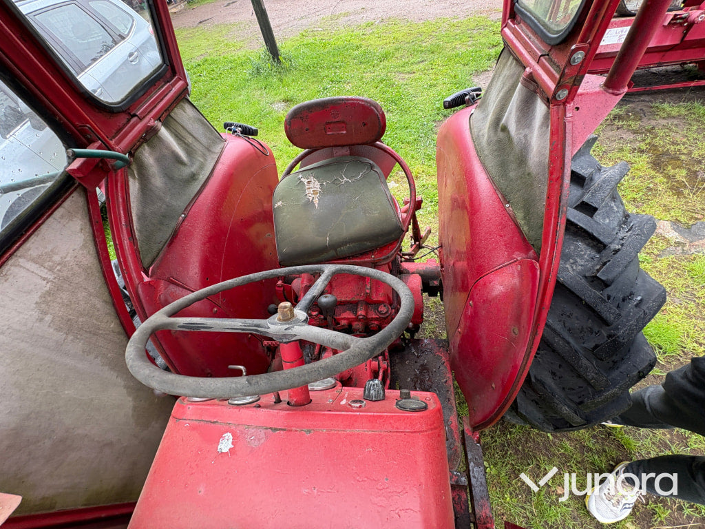 Traktor - International Harvester, B-275