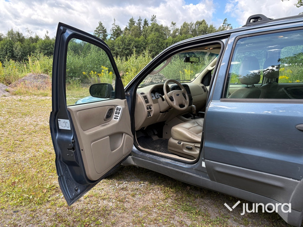 Personbil - Ford, Maverick 3.0 V6
