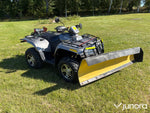 Arctic Cat 550S ATV med plogblad och vinsch