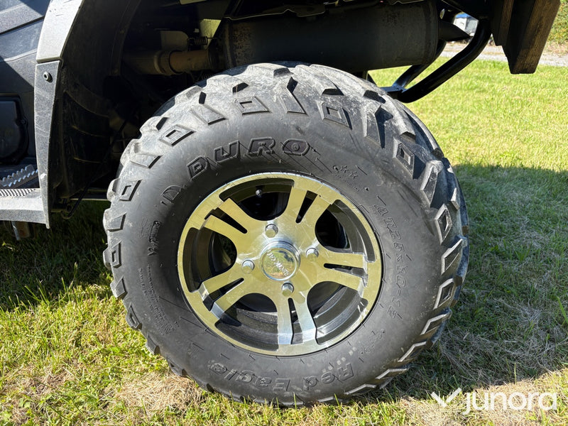 Arctic Cat 550S ATV med plogblad och vinsch