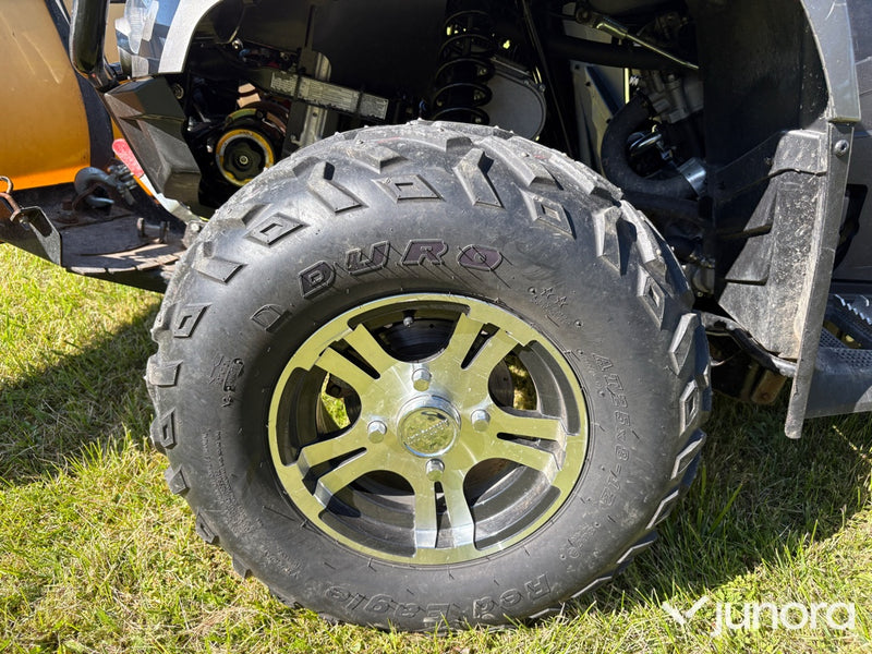 Arctic Cat 550S ATV med plogblad och vinsch