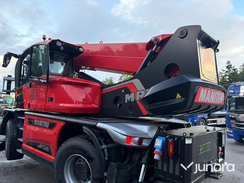 Teleskoplastare Manitou MRT 2570 inkl. tillbehör