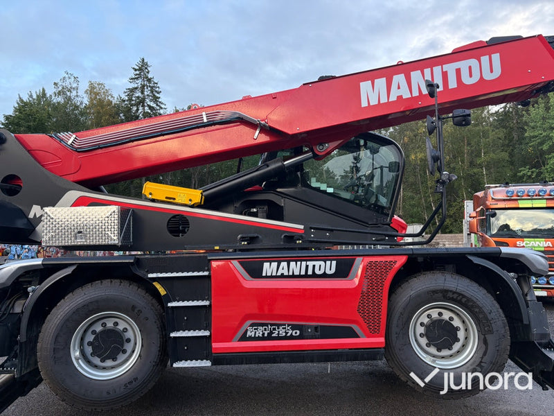 Teleskoplastare Manitou MRT 2570 inkl. tillbehör