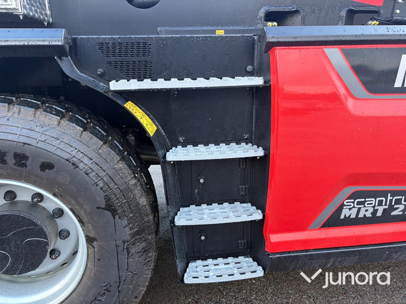 Teleskoplastare Manitou MRT 2570 inkl. tillbehör