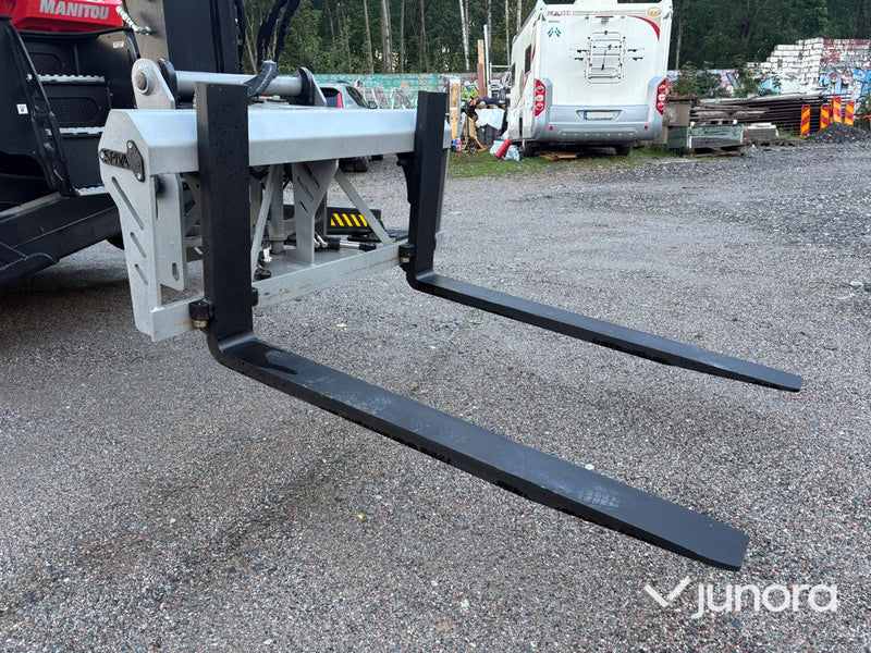 Teleskoplastare Manitou MRT 2570 inkl. tillbehör