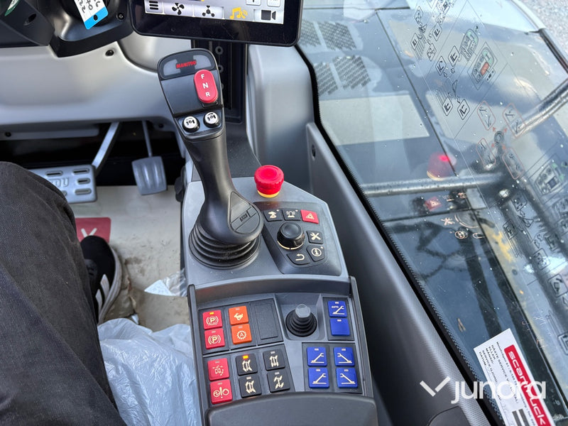 Teleskoplastare Manitou MRT 2570 inkl. tillbehör