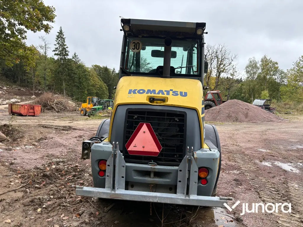 Hjullastare Komatsu WA80M-7 med 4 redskap