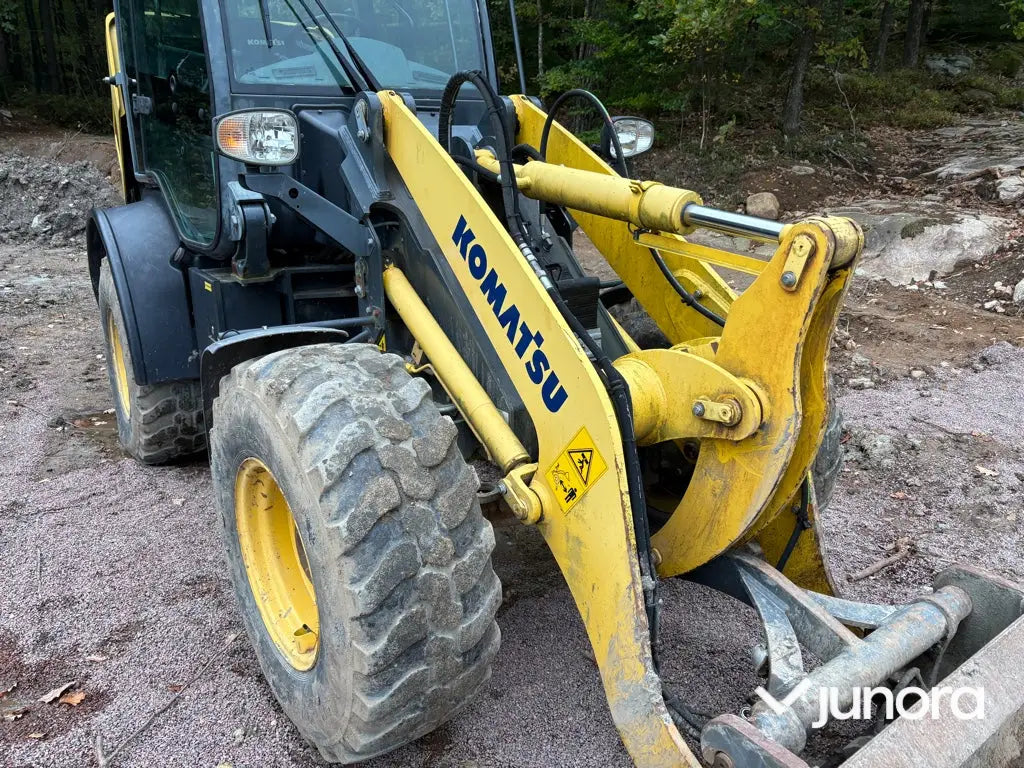 Hjullastare Komatsu WA80M-7 med 4 redskap