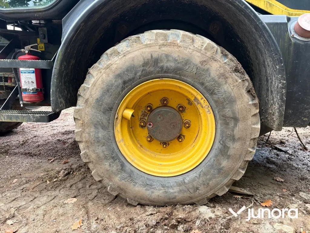 Hjullastare Komatsu WA80M-7 med 4 redskap