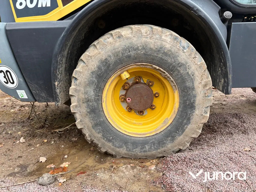 Hjullastare Komatsu WA80M-7 med 4 redskap