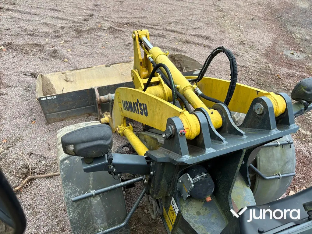 Hjullastare Komatsu WA80M-7 med 4 redskap