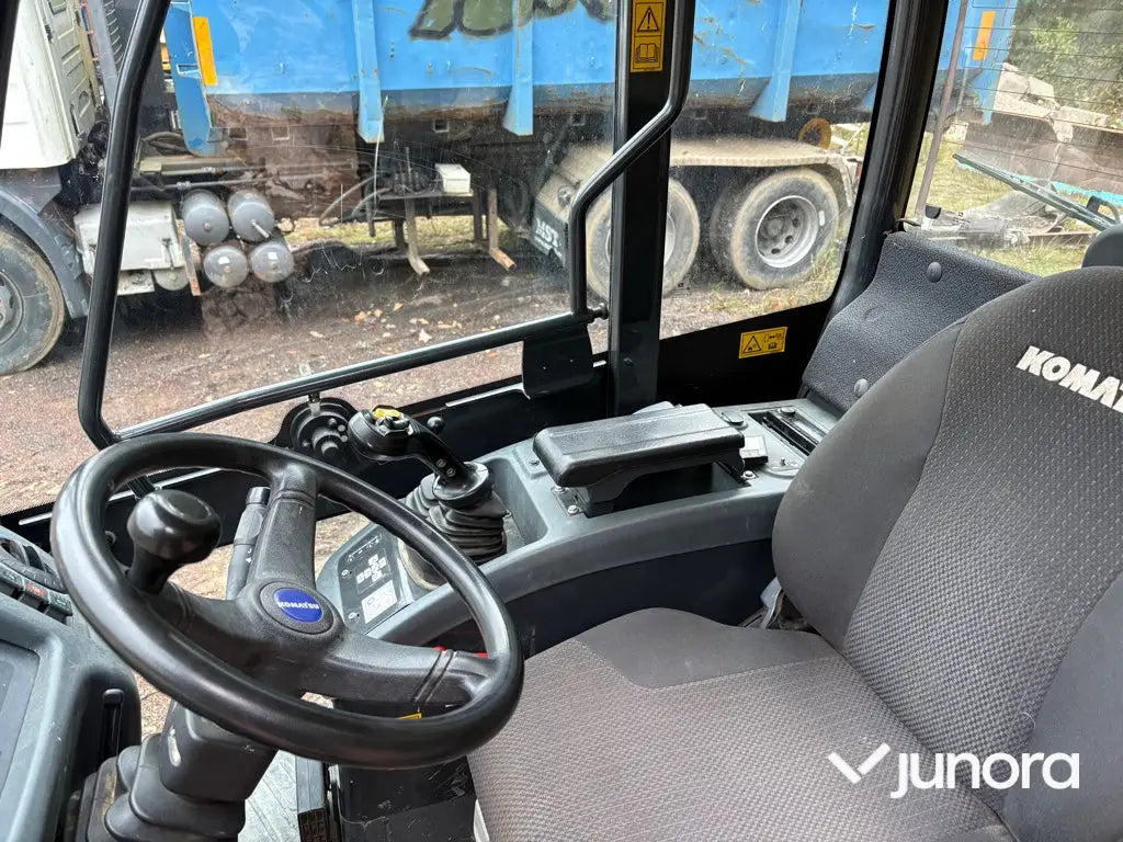 Hjullastare Komatsu WA80M-7 med 4 redskap