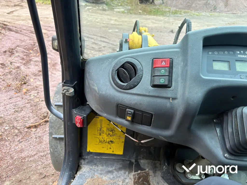 Hjullastare Komatsu WA80M-7 med 4 redskap