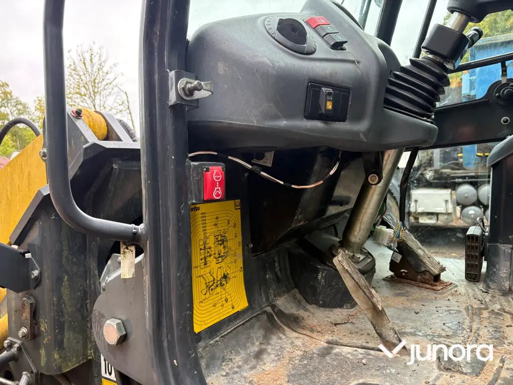 Hjullastare Komatsu WA80M-7 med 4 redskap