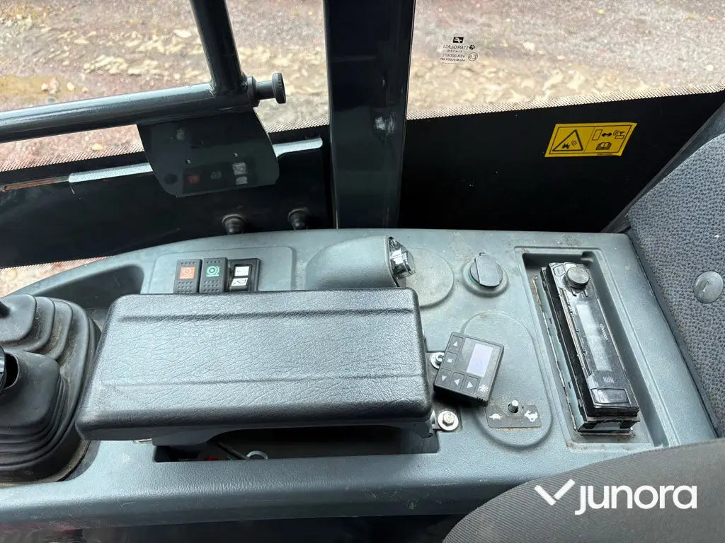 Hjullastare Komatsu WA80M-7 med 4 redskap