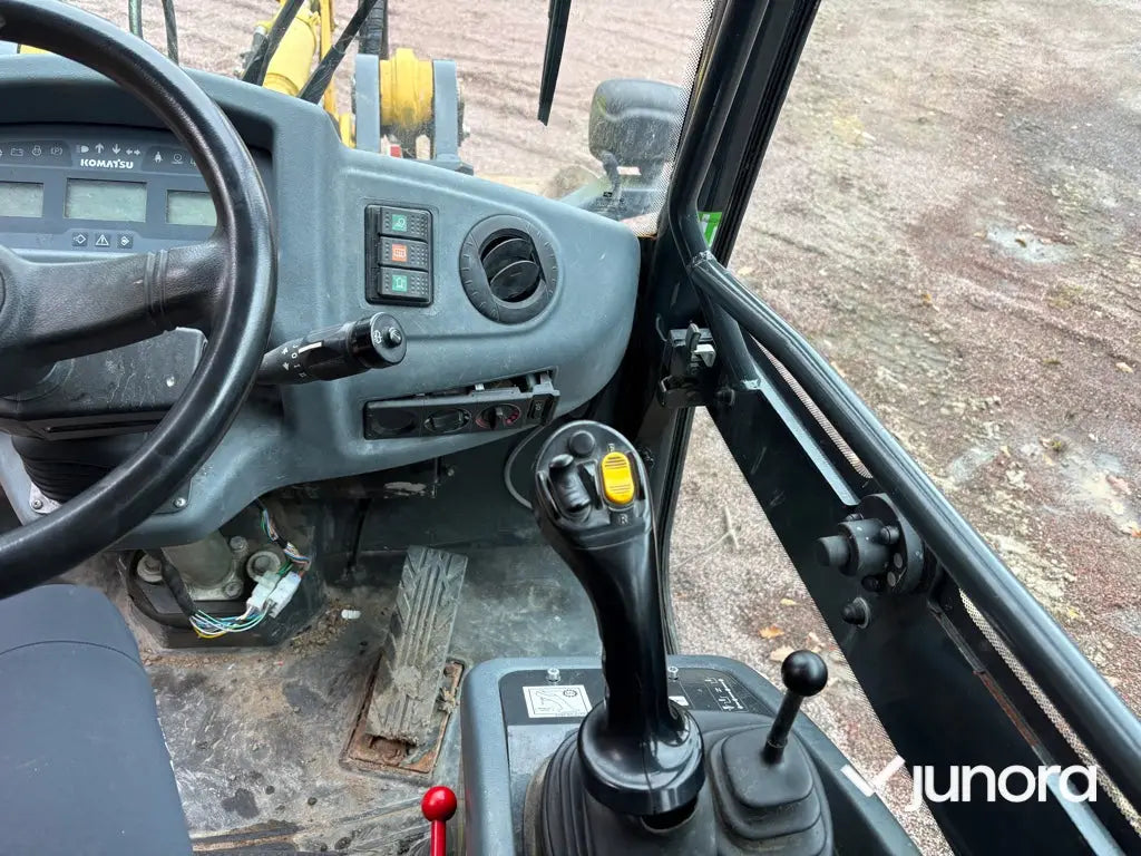 Hjullastare Komatsu WA80M-7 med 4 redskap