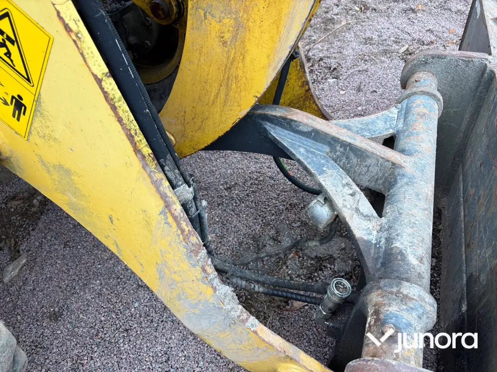 Hjullastare Komatsu WA80M-7 med 4 redskap