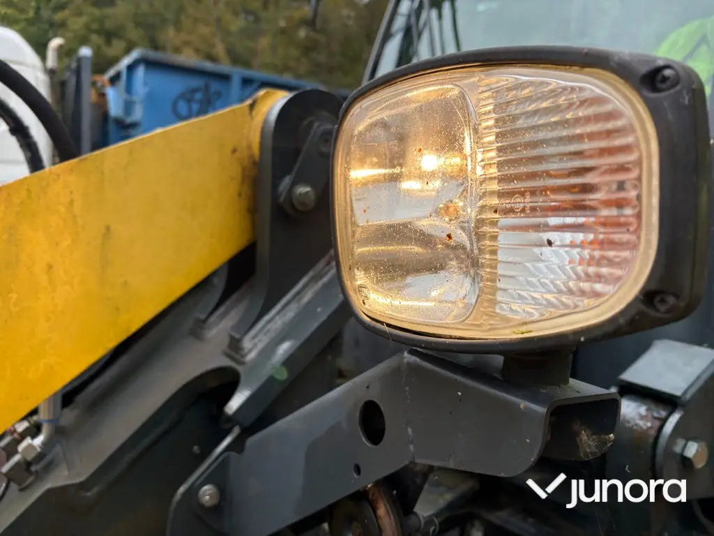 Hjullastare Komatsu WA80M-7 med 4 redskap
