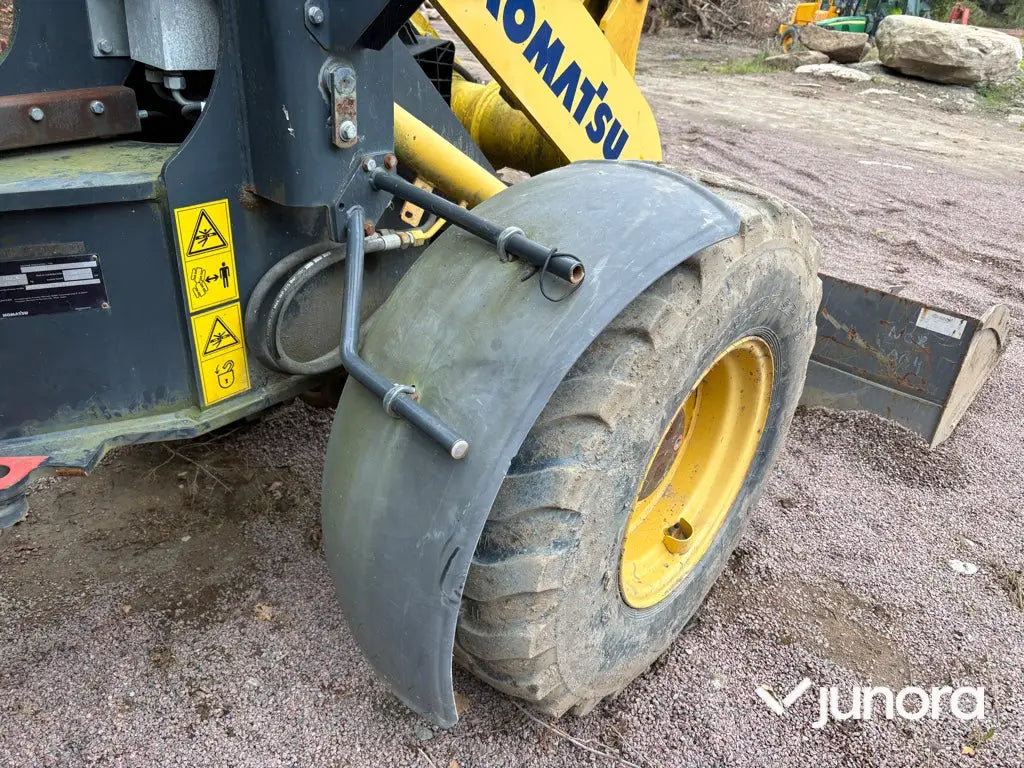 Hjullastare Komatsu WA80M-7 med 4 redskap