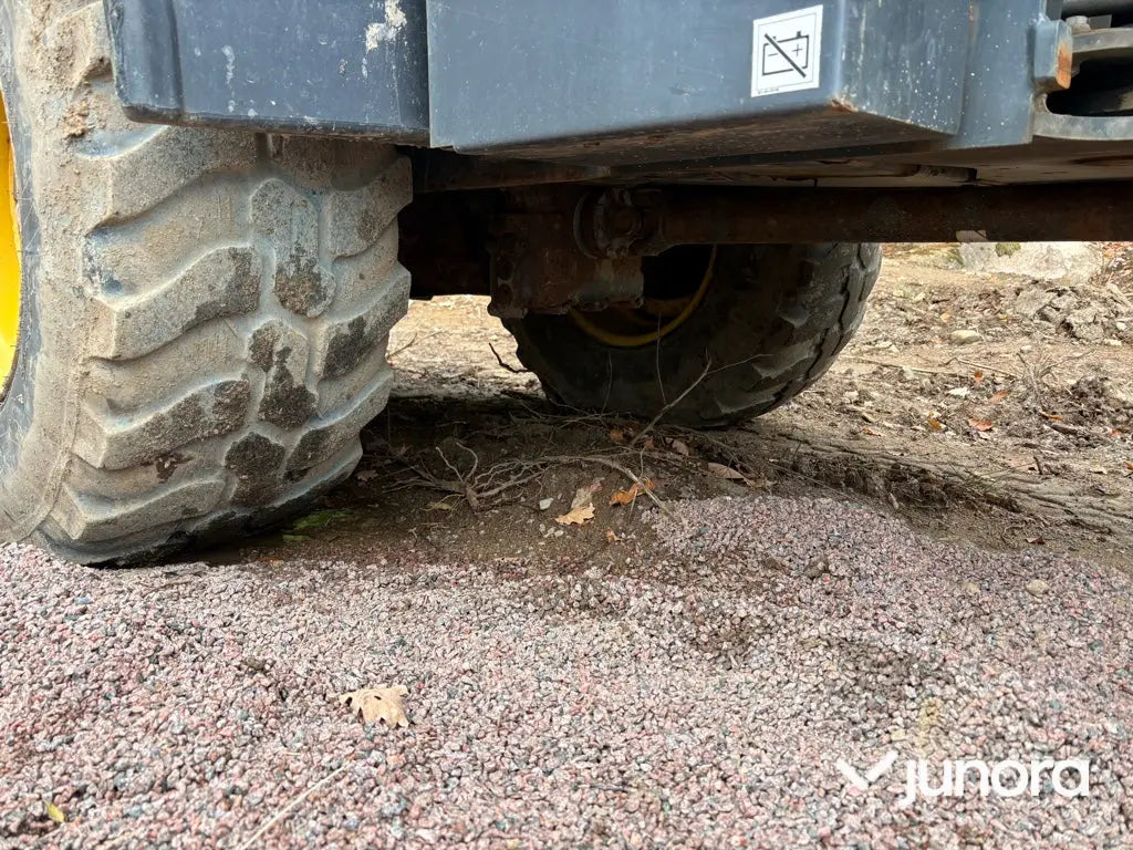 Hjullastare Komatsu WA80M-7 med 4 redskap