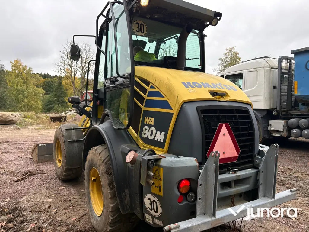 Hjullastare Komatsu WA80M-7 med 4 redskap