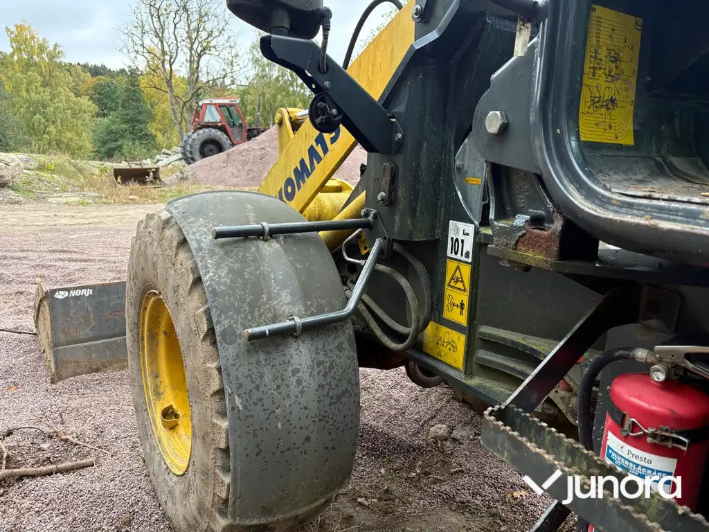 Hjullastare Komatsu WA80M-7 med 4 redskap