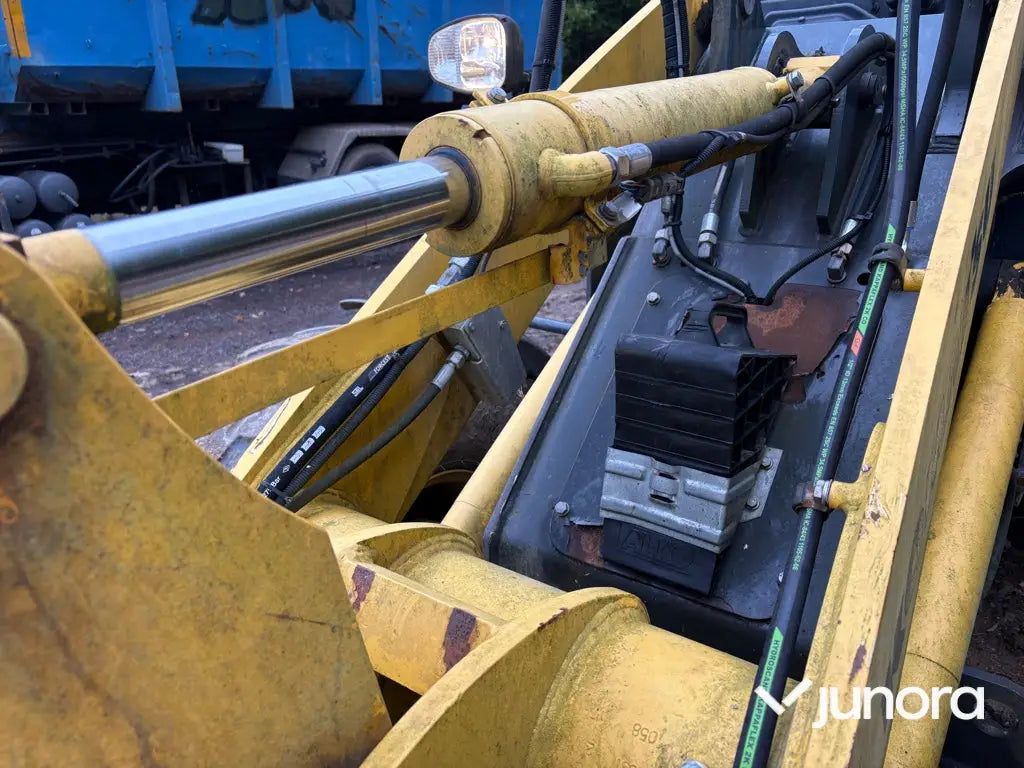 Hjullastare Komatsu WA80M-7 med 4 redskap