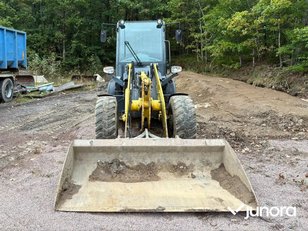 Hjullastare Komatsu WA80M-7 med 4 redskap