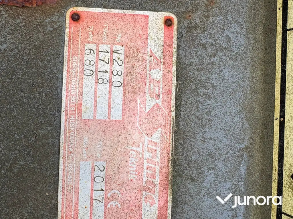Hjullastare Komatsu WA80M-7 med 4 redskap
