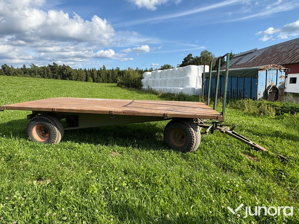 Balvagn med sidotipp