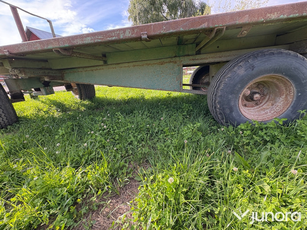 Balvagn med sidotipp