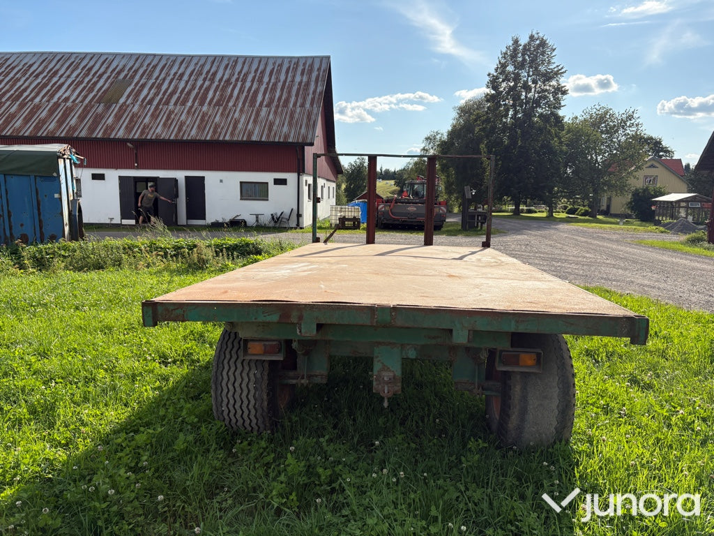 Balvagn med sidotipp