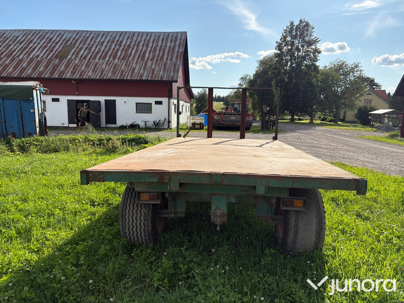 Balvagn med sidotipp