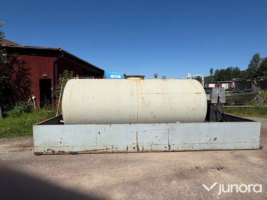 Dieseltank med invallning