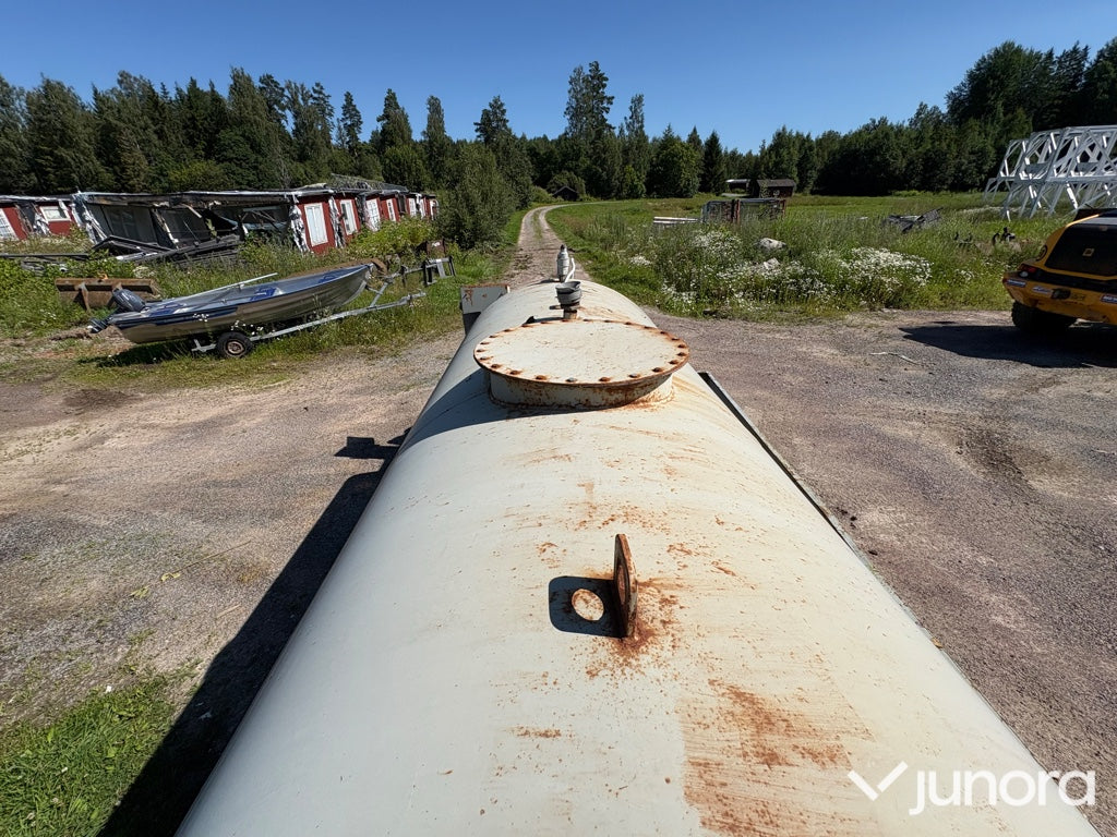 Dieseltank med invallning
